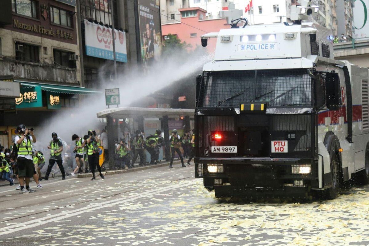 krislc's tweet photo. Hong Kong Journalists Association condemns police assault of journalists: https://t.co/88M9nj0kCR