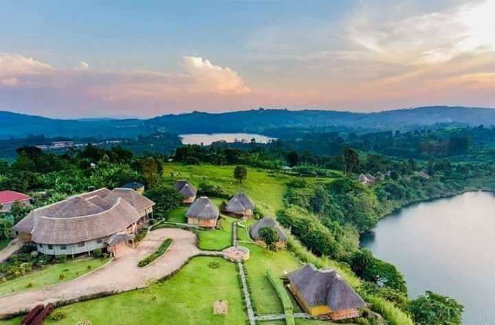 AtuhuraCarolyn1's tweet photo. Fortportal Tourism City❤❤ Welcome aboard🤗 https://t.co/TjQ397qfrp