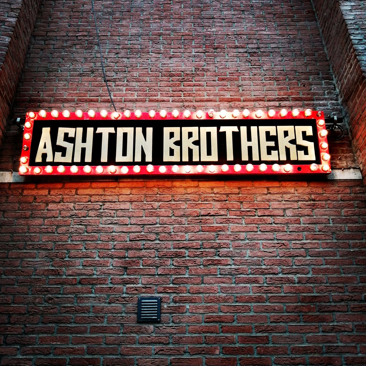 Hotel Theater Figi tweet media