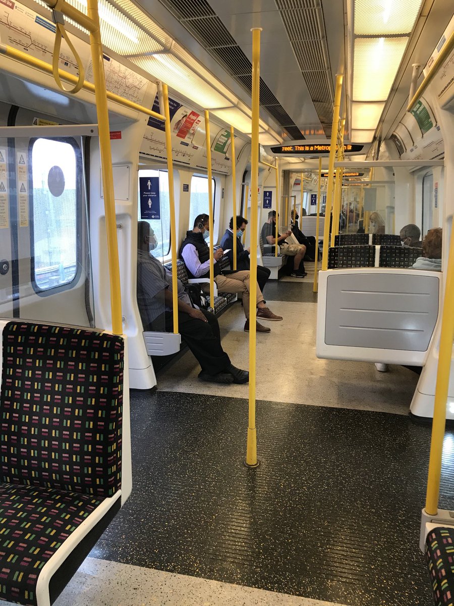 AnimalOracleCom's tweet image. Gradually world returning to normal. Rush hour this morning on jubliee line and Euston station