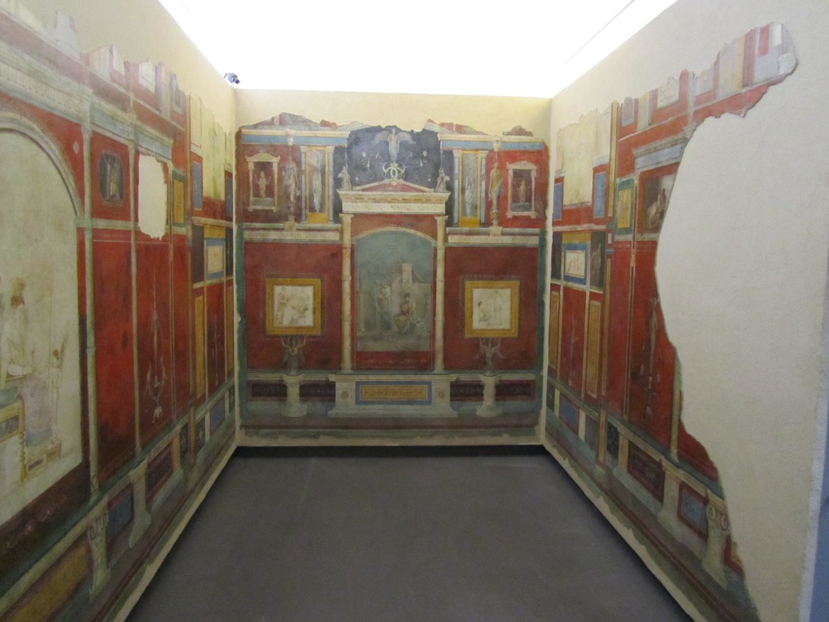 But not only the Emperor had a beautiful  #house in  #Rome:the  #FarnesinaHouse,along the  #Tiber banks, may have belonged to Agrippa&Giulia. Its was decorated by stunning and innovative frescoes and the cielings hosted 3D reliefs in stucco(now  @PalMassimoTerme) 4/12  #MuseumsUnlocked