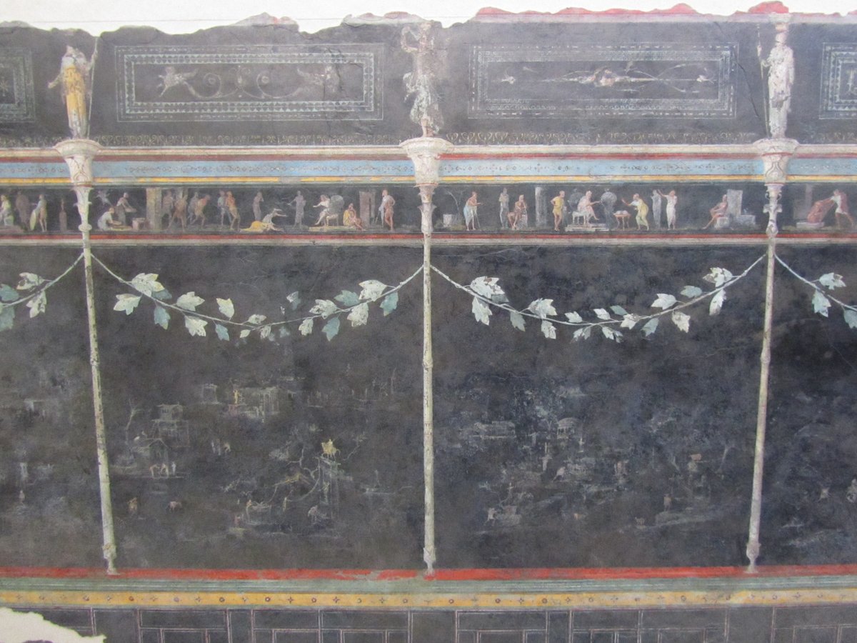But not only the Emperor had a beautiful  #house in  #Rome:the  #FarnesinaHouse,along the  #Tiber banks, may have belonged to Agrippa&Giulia. Its was decorated by stunning and innovative frescoes and the cielings hosted 3D reliefs in stucco(now  @PalMassimoTerme) 4/12  #MuseumsUnlocked