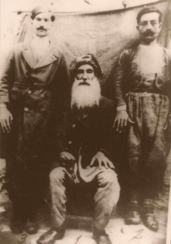 Seyîd Riza, ligel zava û lawê xwe (1937)

Seyîd Riza (1862-1937) yek ji pêşengên serhildana Dêrsimê bû.