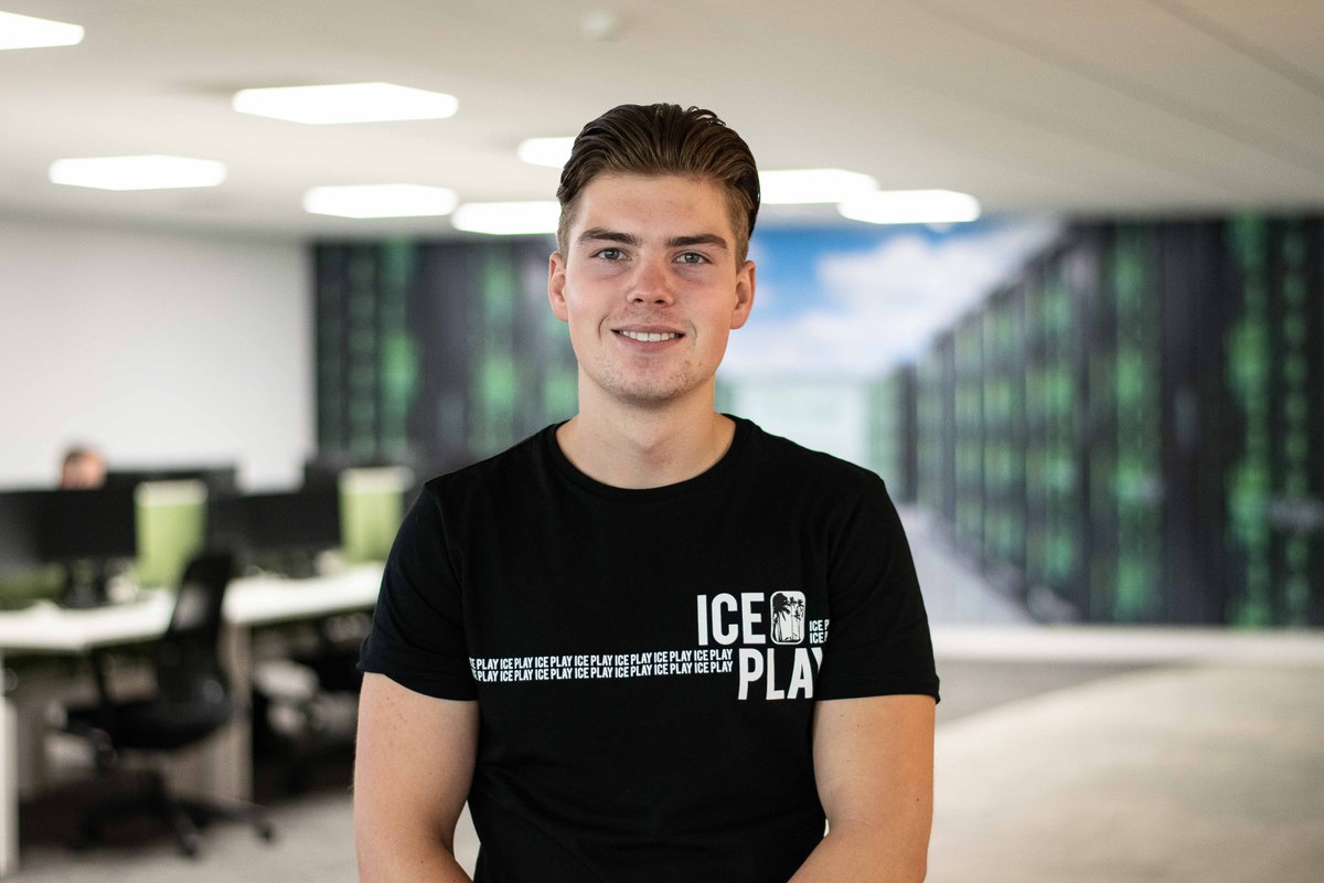 Welkom terug Bart! Wij zijn blij jou wederom te mogen verwelkomen op onze Servicedesk. Vanaf vandaag niet meer als stagiaire, maar als Servicedesk Engineer! 😎 
Heel veel werkplezier toegewenst!