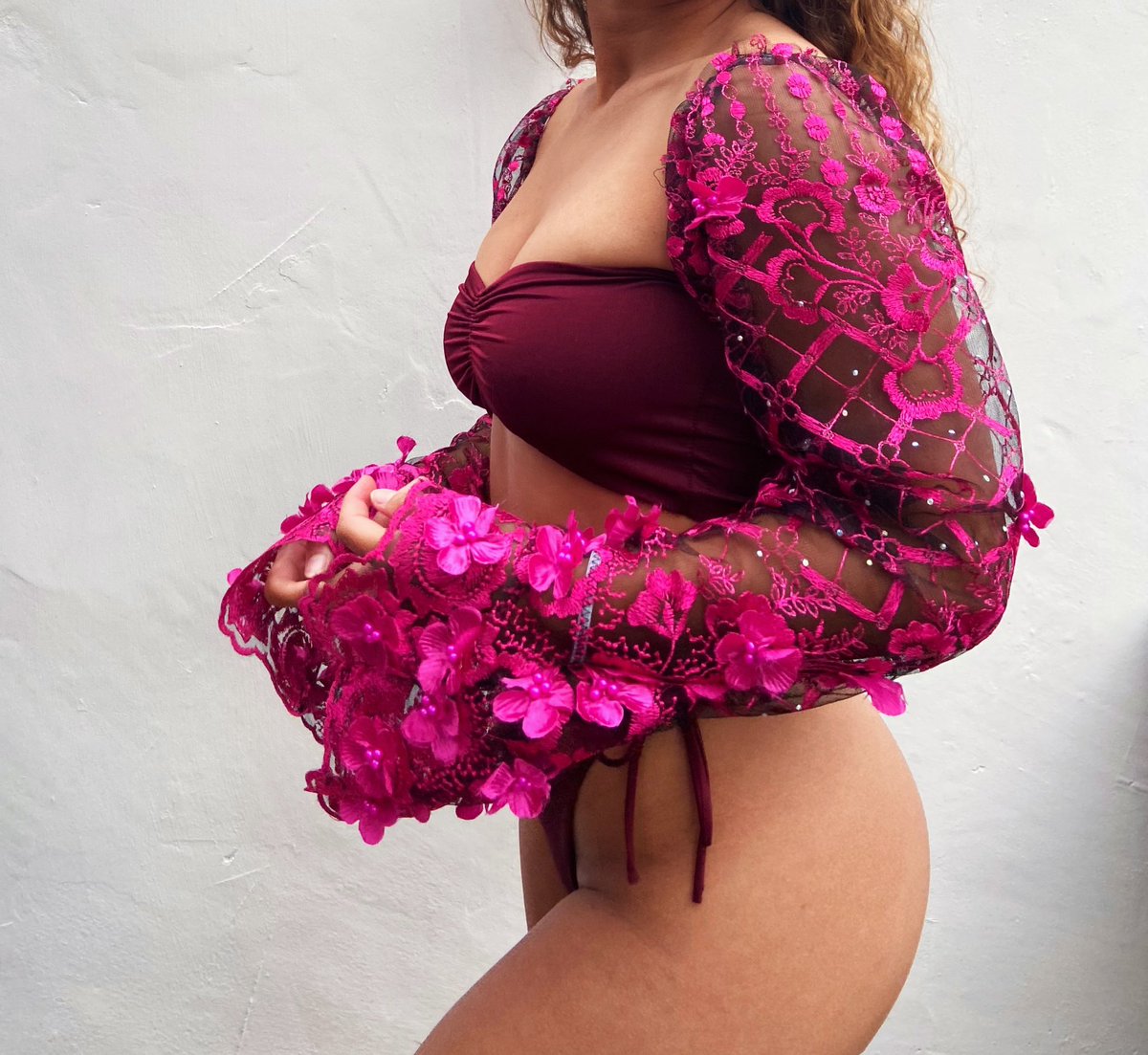 ameliadeeee's tweet photo. Would love if people can show my bikini business some love! Instagram is @designedbyameliaw , I work so hard so please share, here’s my newest design 🤍🤍 https://t.co/RzdtMxaQVi