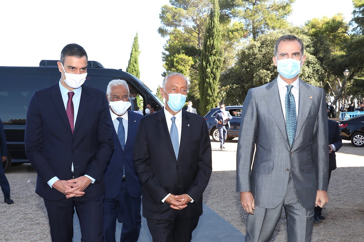 CasaReal's tweet photo. Acto de reapertura de la Frontera España / Portugal. https://t.co/9LHHwVinXn https://t.co/ynCGoTD5hL