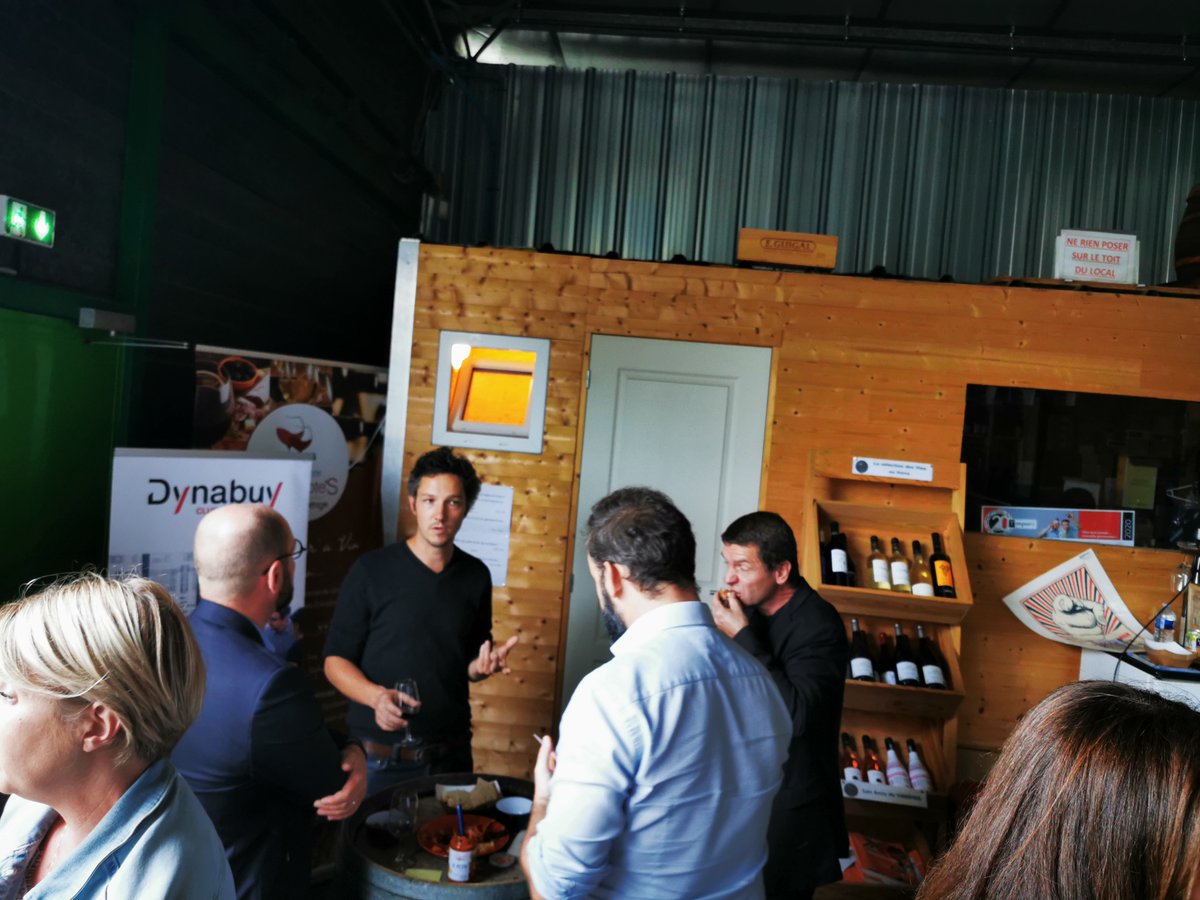 Agence321COM's tweet photo. Belle soirée hier avec le réseau #DYNABUY et #FrançoisBiardPinçon. Un vrai moment d'échanges et de convivialité, propice aux belles rencontres. Merci à #SébastienSOULEYREAU de nous avoir accueillis à l'#Antre_Potes, un lieu atypique et chaleureux. https://t.co/NM2EFl8JeO