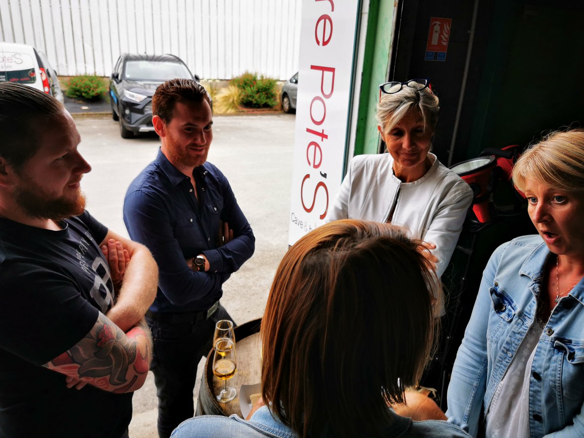 Agence321COM's tweet photo. Belle soirée hier avec le réseau #DYNABUY et #FrançoisBiardPinçon. Un vrai moment d'échanges et de convivialité, propice aux belles rencontres. Merci à #SébastienSOULEYREAU de nous avoir accueillis à l'#Antre_Potes, un lieu atypique et chaleureux. https://t.co/NM2EFl8JeO