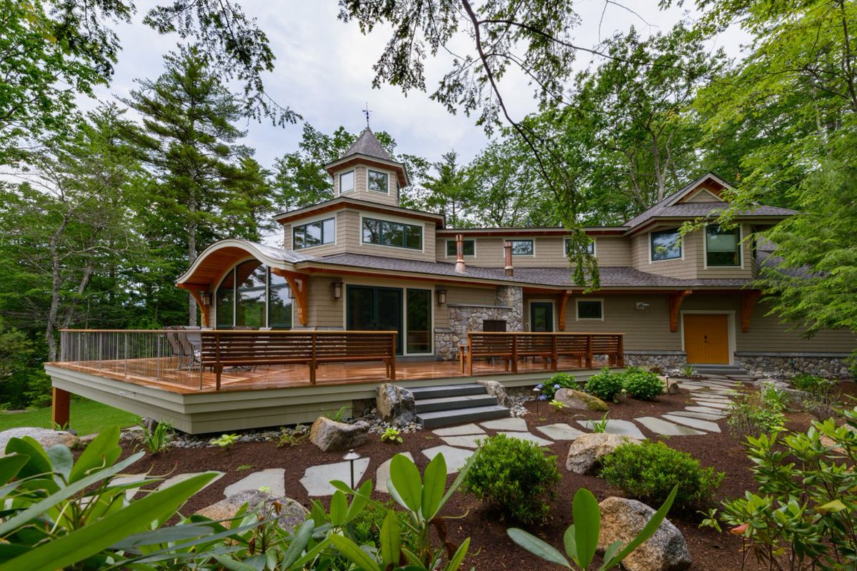 A truly special lakefront home that we built is featured in NH Home Magazine #NH #Architecture #architecturephotography   read.nhhomemagazine.com/nhhome/2020/06…