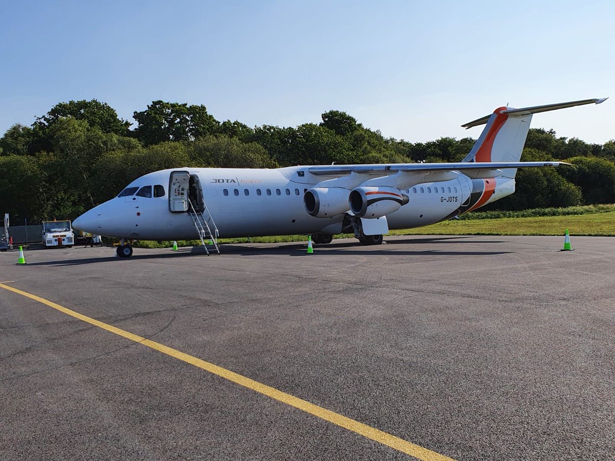 XLR_UK's tweet photo. A real pleasure to welcome this aircraft and its crew to three out of four #XLR UK Jet centres in one day! #airelite @bhx_official @BOHAirport @LPL_Airport https://t.co/QMGh6tbcbB