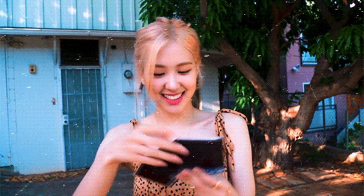 rosé pics tweet media