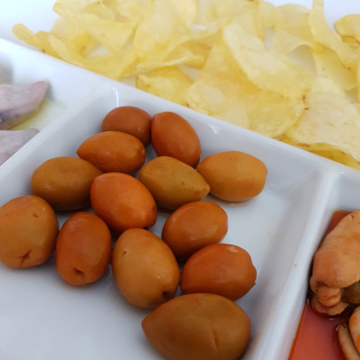 tuaperitivo's tweet photo. Aceitunas Mojo Picón, el Aperitivo perfecto 😋😋
▪︎
https://t.co/f9BKHndM9G
▪︎
#ellegourmet #masterchef #cuinas #cuina #aceitunas #olivas #olives #telvagourmet #vermut #vermouth #vermutear #aperitivolovers #aperitif #aperitivo #aperitiu #tuaperitivo #compartir #paracompartir https://t.co/OasEnBuVUd