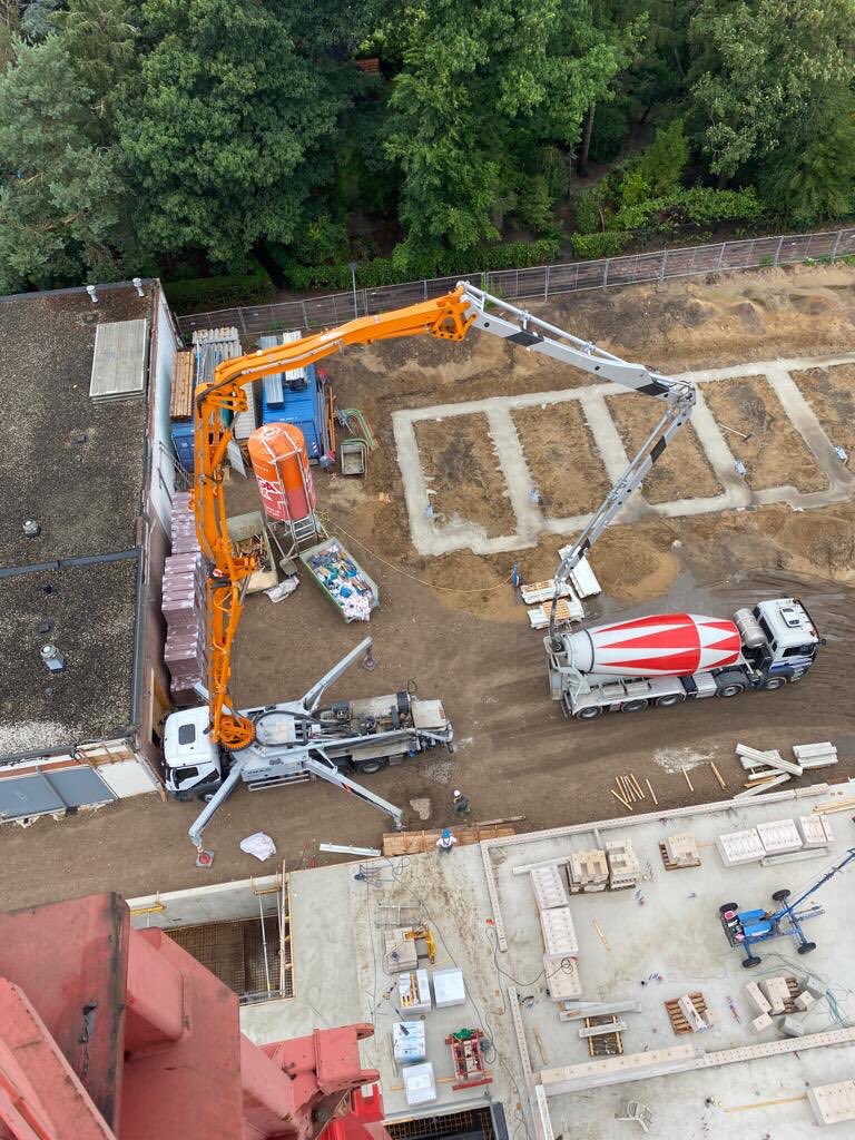40 wooneenheden Waalre, laatste deel van de begane grondvloer en de eerste 6 funderingen van de woningen gestort. Dank aan John van Gestel bv, valkenaars installatie Janssen Beugen installatie, lijmbouw van Oort..
 Op naar de 1e verdieping