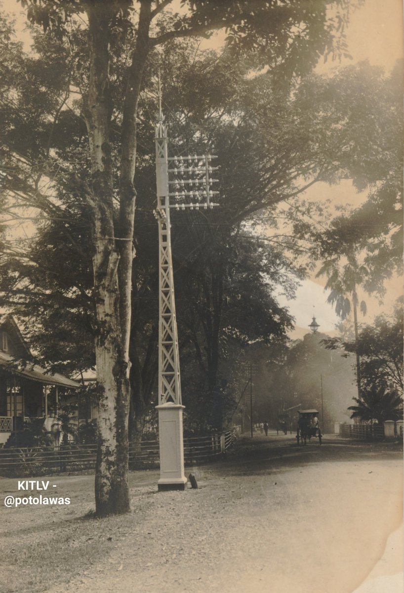 potolawas's tweet photo. Pemandangan jalan di Manado-Sulawesi Utara, sekitar tahun 1910.
โข
๐ธ: Leiden University Libraries
โข
#potolawas #potolawasmanado #manado #streetphotography #street #streetart #exploremanado #wisatamanado #pesonamanado #kotamanado #infomanado https://t.co/tcclRGzOeZ
