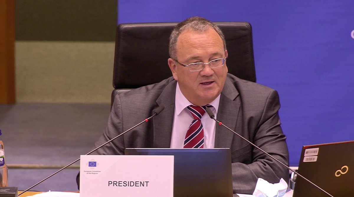 Nous devons et pouvons réagir avec le #EUGreenDeal et ses objectifs ambitieux, avec une nouvelle PAC plus verte, avec le respect de l'Accord de Paris et les ODD #SDGs. 

Nous devons préserver les forêts comme nous protégeons nos propres poumons 🌲🌲🌲

—<a href="/BiwerR/">Biwer Roby</a> #CoRPlenary