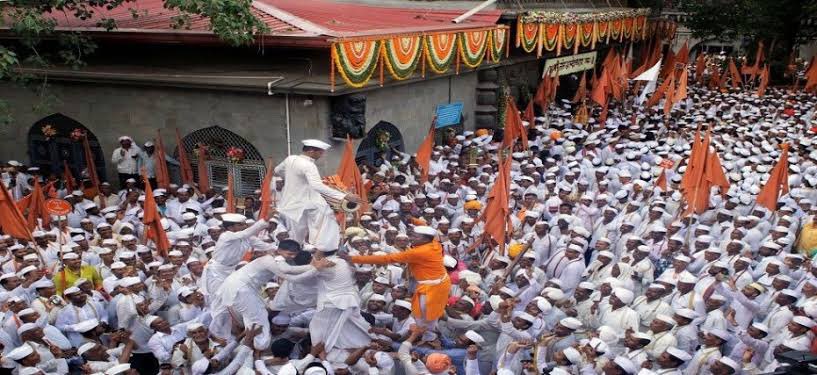 On this day, Ashadi Ekadasi Waari Yatra culminates at Pandharpur –Abode of LordVittala.Lakhs of Warkaris come to Pandharpur from all parts of Maharashtra carrying Palkhis with Images of Saints Dhyaneshwar,Namdev,Tukaram, Eknath,Nivruttinath,Muktabai, Sopan,Gajanan Maharaj 4/5