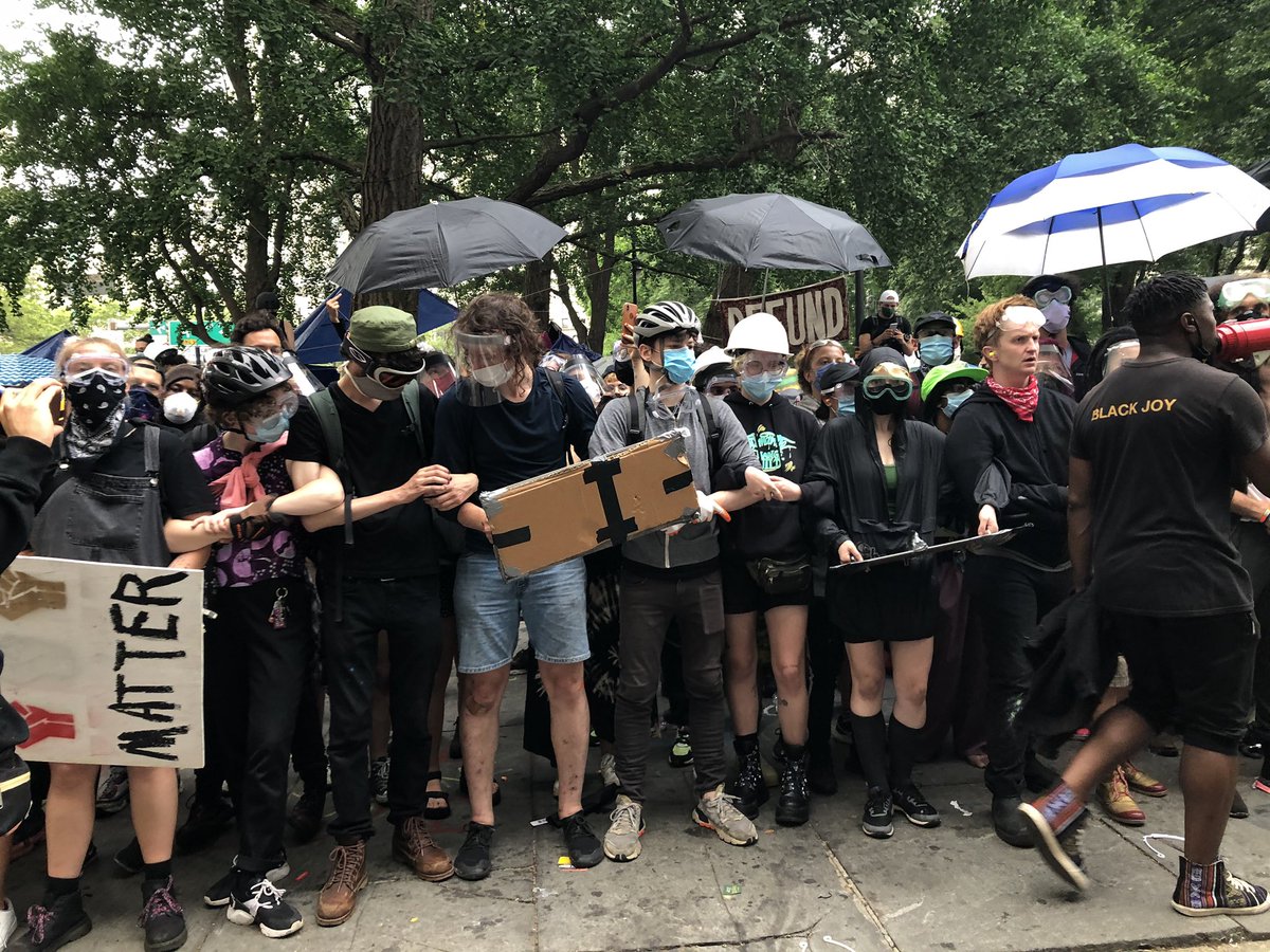 After having taken the nearby roadways last night, activists are back in the plaza, with arms linked, several feet away from rowd of NYPD officers