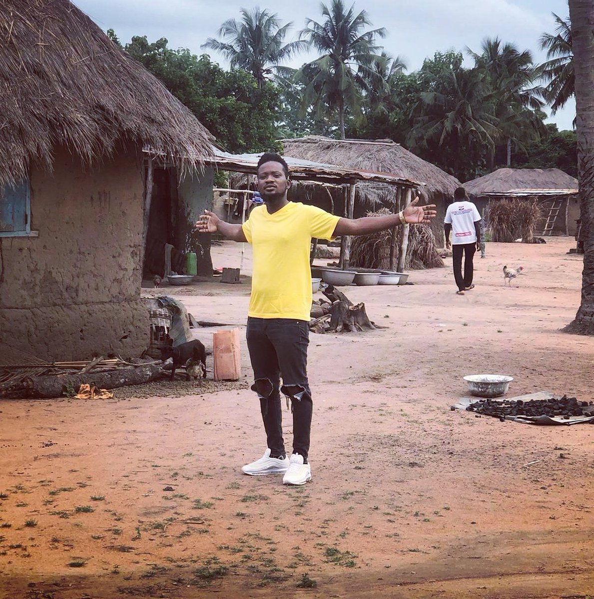 PrinxDey's tweet photo. Happy New Month Guys, New Music Ready! But For Now Let's Enjoy This One 👉 https://t.co/tZBoi15QiF
Life Is Simple, Be Yourself...
#TellDem #WedeyNation #OkkimoMusik #Weliveafrica #VibezAfric #BestConsulting #PrinxDey... https://t.co/qwpQGV4Nyg