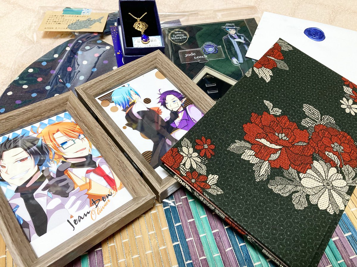 琥秋 相方から誕生日プレゼントでうちよそss本 手作り と推しの写真立てとネックレスとジンベエザメとジェイド リーチアクスタ貰いました 圧倒的ボリュームで私は死ぬ 琥秋 相方から誕生日プレゼントでうちよそss本 手作り と推しの写真立てとネックレスとジンベエザメとジェイド リーチアクスタ貰いました 圧倒的ボリュームで私は死ぬ