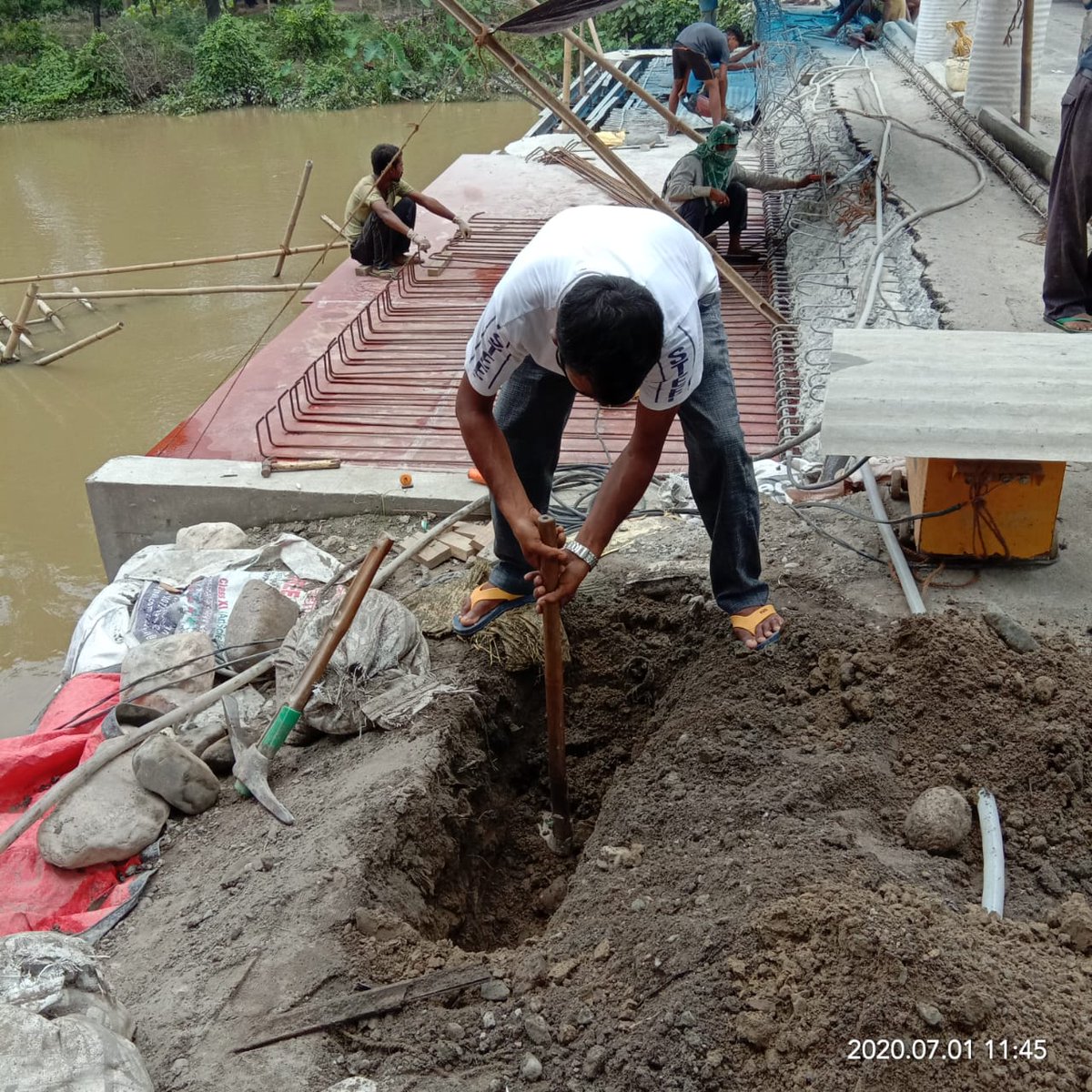 jhannjasree's tweet image. Optical fibre work and ONT shifting to Gram Panchayat by Champion vle from Darrang

Celebrating the reach and work of Digital India in the rural

#5YearsOfDigitalIndia
#Cscwifichoupal
@CSCAssam1 
@CSCegov_ 
@dintya15 
@mygovassam 
@GyanDoley 
@PrabalSingh150