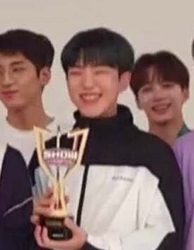 stillgyus's tweet photo. HE LOOKS SO HAPPY IM CRYING https://t.co/uoL4AqTMeI