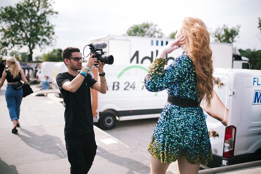 BalmainHairUK's tweet image. FREYA RIDINGS GLASTO 19
The incredible @freyaridings hair styled with Balmain Hair Couture products and extensions. Freya Ridings “Glastonbury ’19 John Peel stage 1 year ago today 🎪❤️ (and still pinching ourselves)”
Photos @samhkay 
#GLASTONBURY2019 #FREYARIDINGS #MUSIC