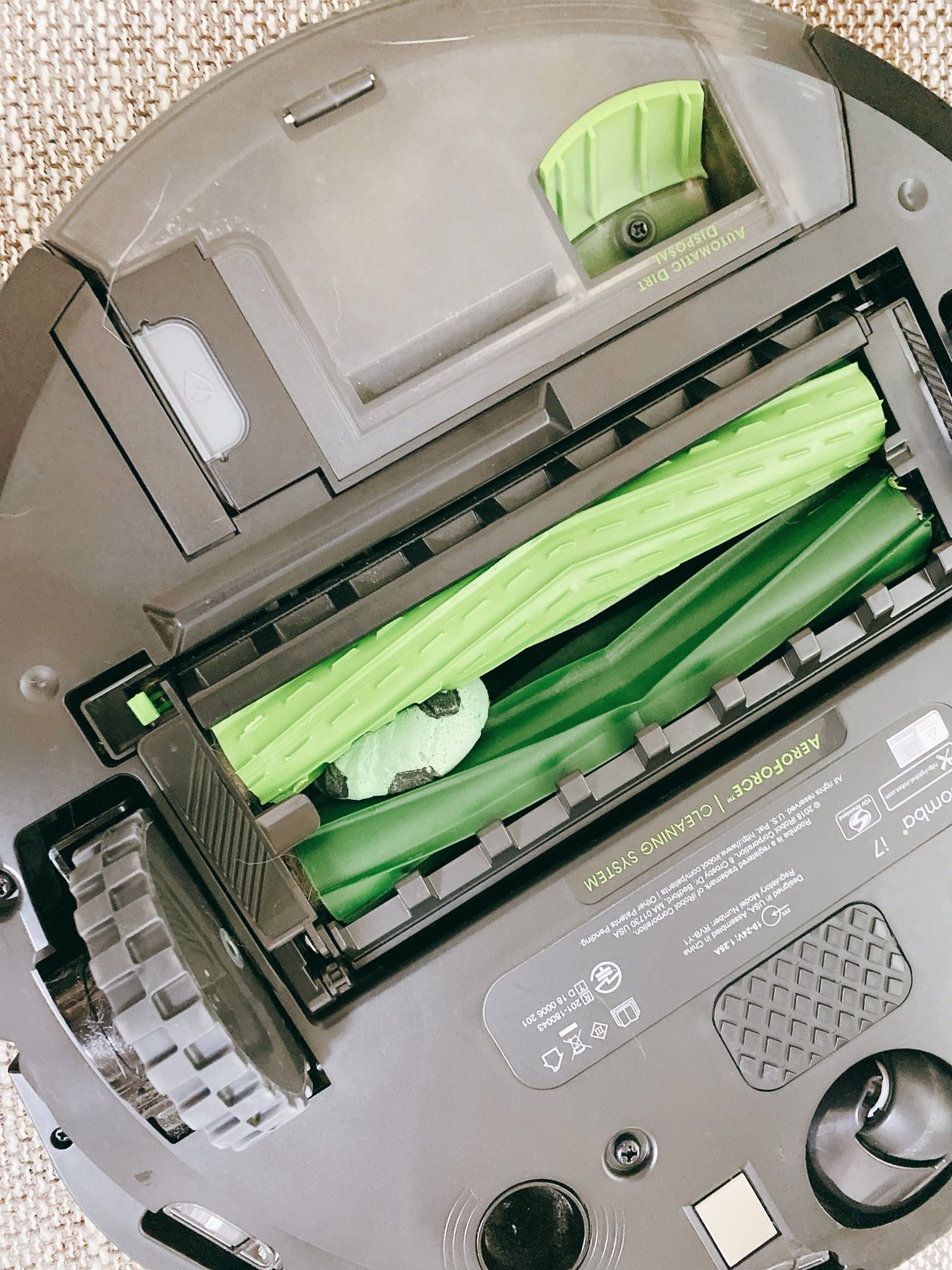 Eoheoh Mssp ルンバが助けを求めてたので どこかで引っ掛かって充電が切れたかと思ったら 喉に詰まった餅状態だった