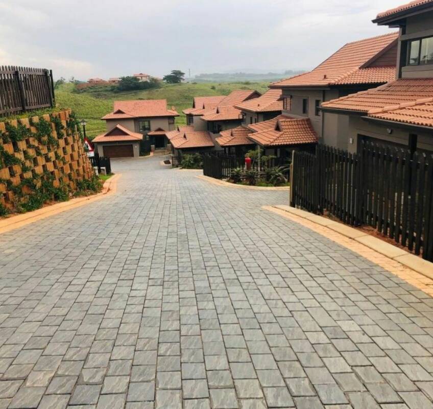 WakefieldsSA's tweet photo. A 3 Bedroom House Is For Sale in #Izinga! WakefieldsWay #ReasonstoliveinKZN #KZN #VirtualShowday
Virtual Show on tomorrow, 2nd July!
Contemporary Balinese architectural style. This luxurious home is situated 2km from the breathtaking #Umhlanga coastline!
https://t.co/WhR6rFGjYO https://t.co/UFFaNBhhr9