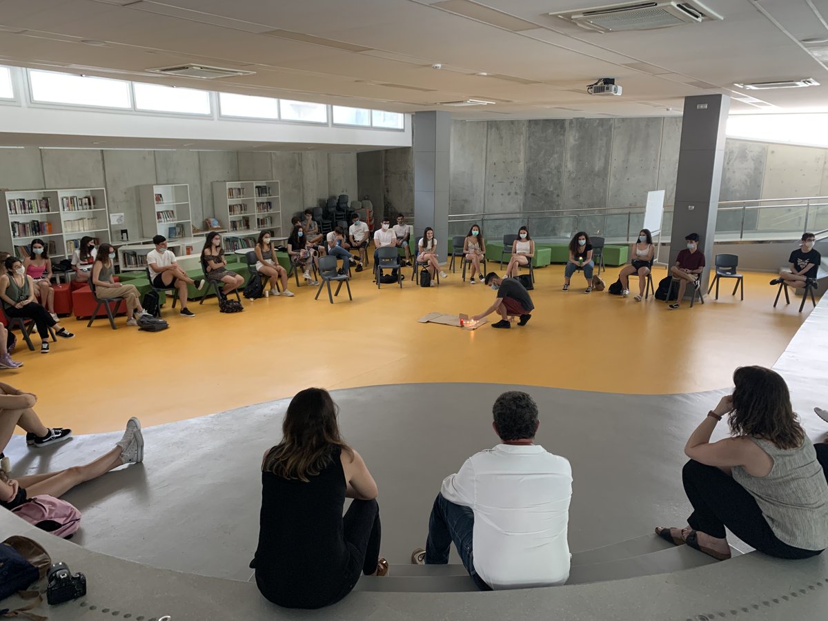 dainaisard's tweet photo. Arreveure, família 👐
Enguany, un comiat estrany i amb més mesures de seguretat que mai. I, tot i que el més difícil ha estat no poder-vos abraçar, esperem que tingueu molta sort, que sigueu molt feliços i que no passa molt de temps sense veure-us. https://t.co/apnsKYKX75
