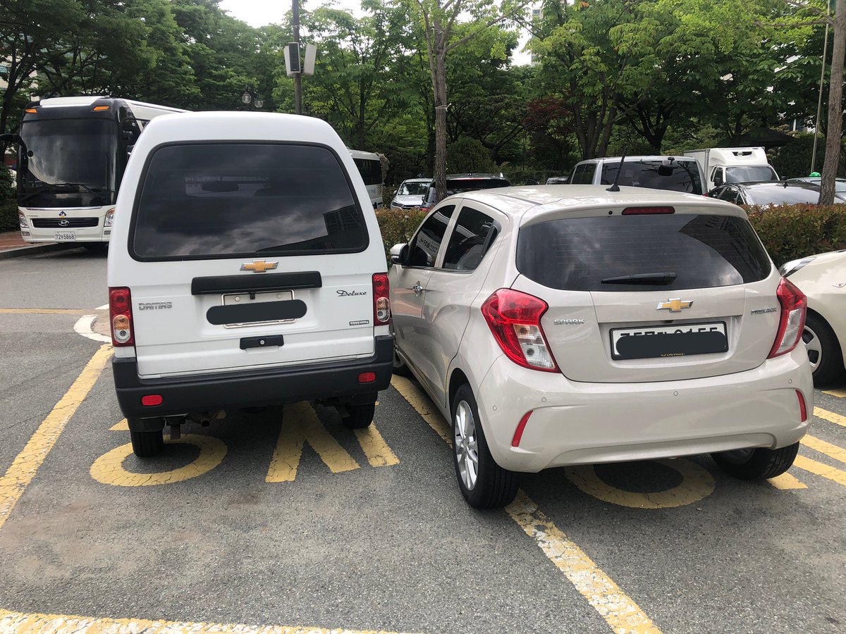 모닝님 어디로나오셨어욬 우핸들쓰심?ㅋㅋㅋㅋㅋㅋ