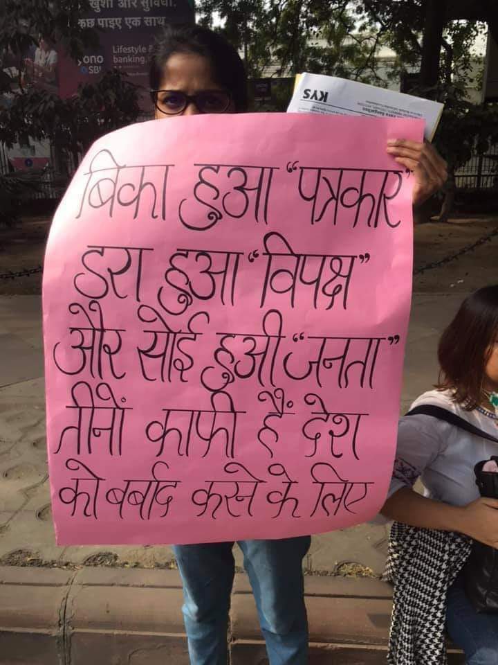 javedksa1's tweet photo. देश बर्बाद होने के लिए ये तीनों जिम्मेदार हैं दिमाग लगाओ नही तो हिन्दू मुस्लिम करते करते देश ही ख़त्म हो जाएगा https://t.co/7GhGxw0yUJ