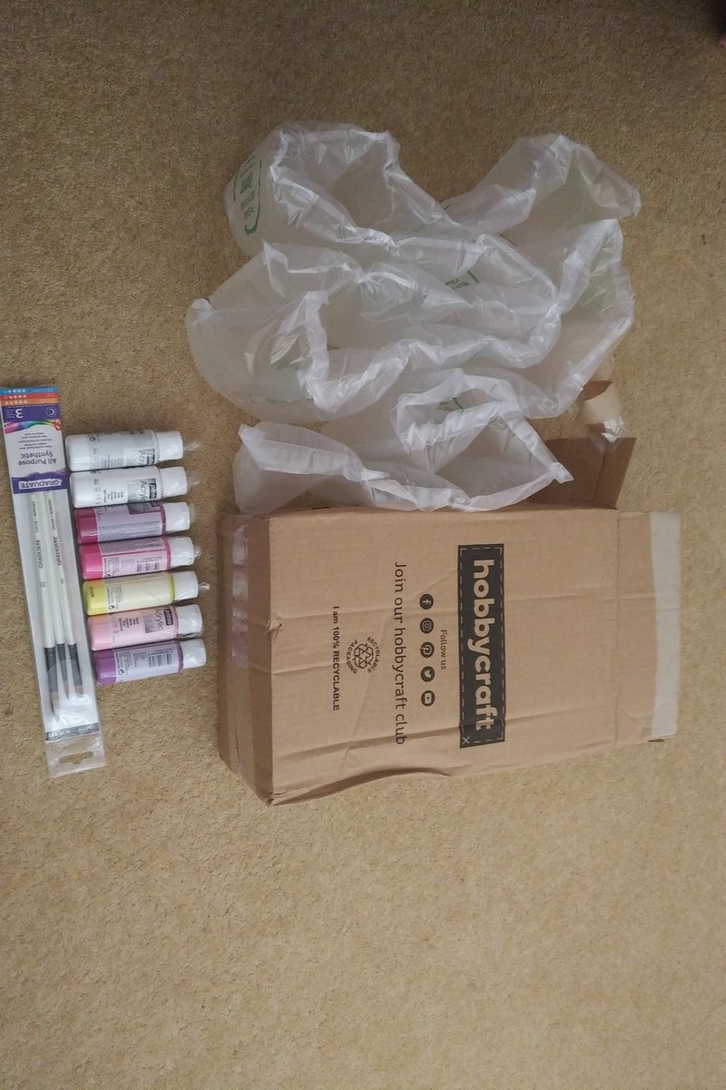 Jessica_Moult's tweet photo. @Avon_UK that is a lot of packing for such a small delivery, did you not have a smaller box? #recycle #excesspackaging #eco #plastic #cardboard #PlasticFreeJuly #Packaging https://t.co/S7zlMsu5AI https://t.co/JFqadxU9BQ