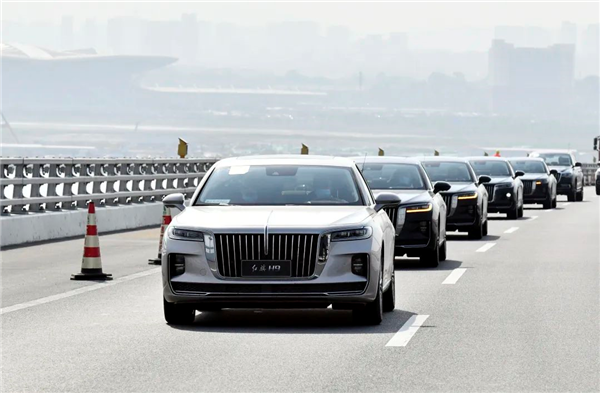 Gasgoo_com's tweet photo. #Hongqi, the premium auto brand of #FAWGroup, announced that its new vehicle sales topped 15,400 units in #June2020, surging 92% compared to the year-ago period. #gasgoo #HongqiSales https://t.co/9Vhp1ha8pH https://t.co/vAN2BdgKg1