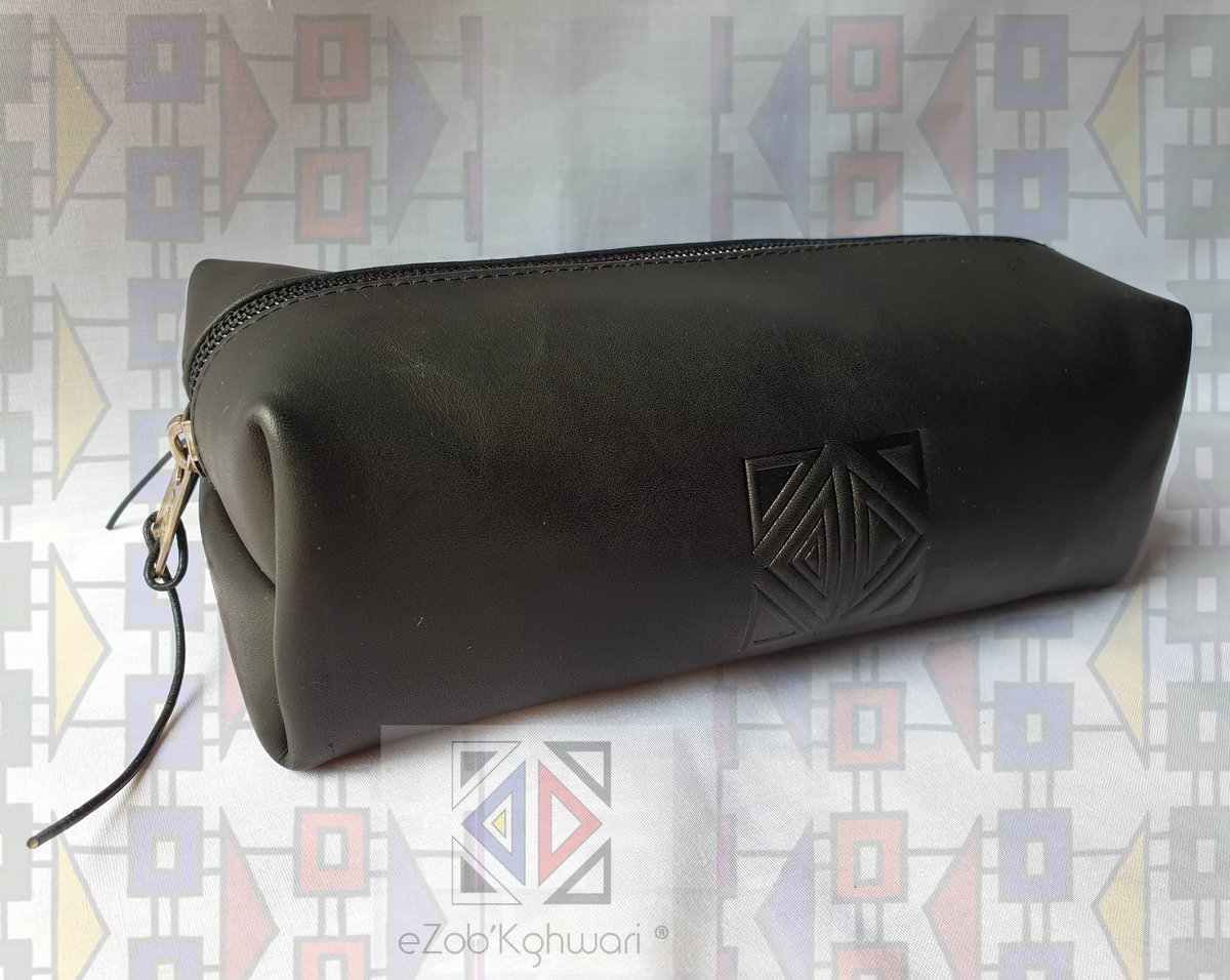 ezobkghwari's tweet photo. eZob’Kghwari black leather toiletry bag (small) R350
#ezobkghwari #craftbrand #handmade #leathercrafts #isindebelepattern #leatherwork #leathertoiletrybag #buylocal #GirlTalkZA #GirlBuyZA #djsbu #1stJuly https://t.co/ZlxrCQ7w7x