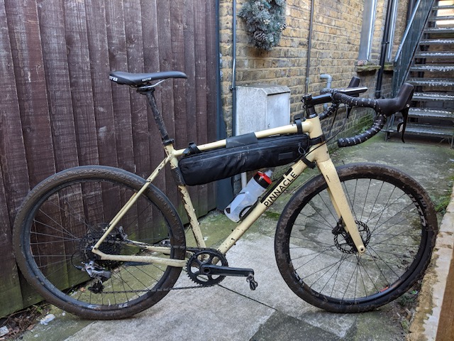 🚨 Please keep your eyes open for this bike which was stolen last Thursday (25 Jun) at 6:40am in Honor Oak Park.

It's a new 2019 Pinnacle Arkose X gravel bike.

Anyone in the area, or towards Lewisham, Peckham and Brockley have a quick scan next time you're out.

#bikestolen