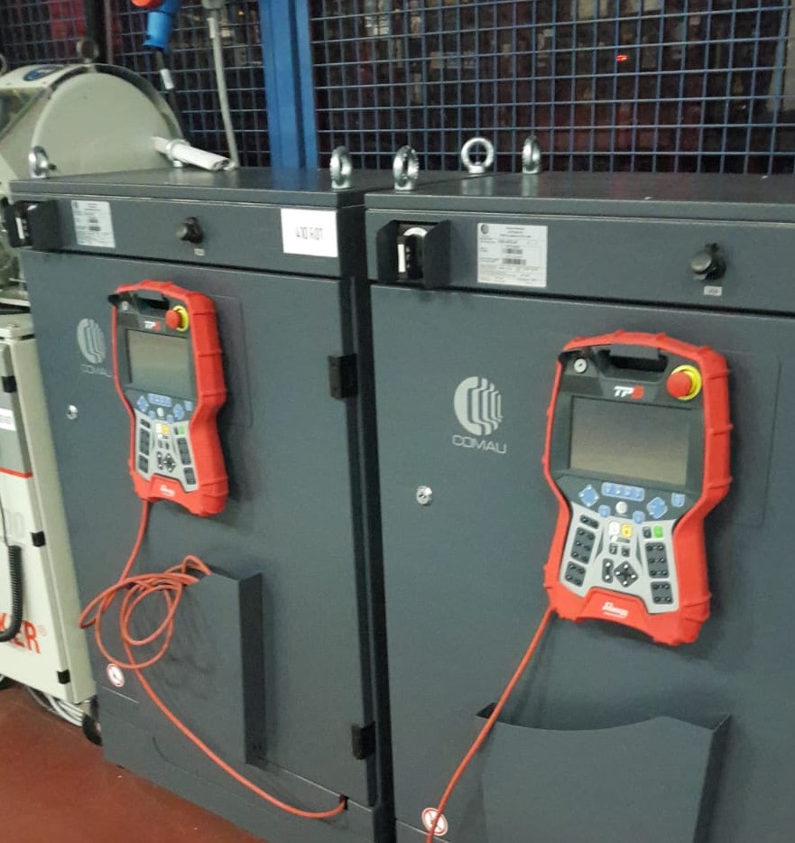 Drim_Robotics's tweet photo. Try our #ProtectionCover #COMAU C5G, protect your tools from accidental drops, guard your activity from loss of production. Visit https://t.co/RzXaGU6VEw https://t.co/46pBlLGycS