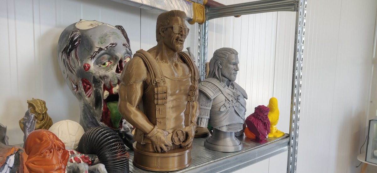 #dukenukem <a href="/fotismint/">Fotis Mint Studios</a> 

Duke Nukem looks amazing, standing 398mm tall next to #geralt 

0.6 nozzle, 0.24 LH, 65hrs

#3dprinting #anycubic #chiron