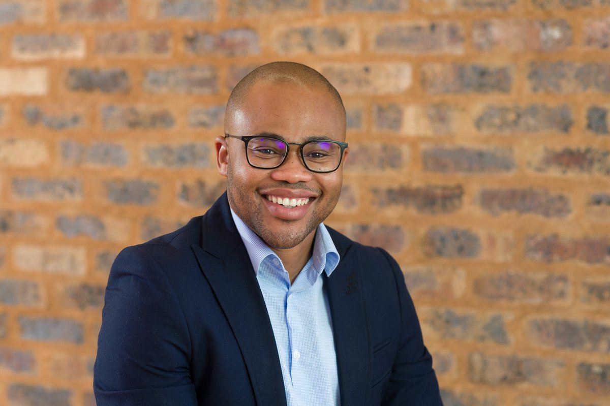 UPTuks's tweet photo. As #MandelaMonth starts, UP congratulates Dr Osmond Mlonyeni on his appointment to the Board of Trustees of The Mandela Rhodes Foundation (@MRF_Africa). Dr Mlonyeni is a UP alumnus, molecular geneticist, &amp; manager at @FutureAfricaUP. More: https://t.co/mvqOEwT3nB #UPMandelaMonth https://t.co/BFngc2zF2U