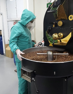 FairtradeLU's tweet photo. Kooperative sinn d'❤️vu Fairtrade. Wa se richteg geréiert ginn an demokratesch  gefouert sinn, gi se de Produzenten an Aarbëschter déi néideg Kraaft fir sech um Weltmaart ze behaapten 👨‍🌾 ⚖️ 👩‍🌾

@FAIRTRADE #fairtrade #coopsday👉 https://t.co/WNHkbWJX39 https://t.co/vc3YuVZkAw