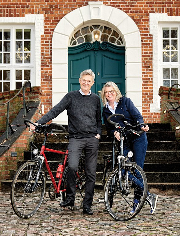 Rotary's tweet image. Welcome to President Holger Knaack and his partner Susanne. We look forward to embracing your vision of making #Rotary stronger and more adaptable as we open new opportunities for our members and those we serve in our communities. Learn more: on.rotary.org/2BoBnd8