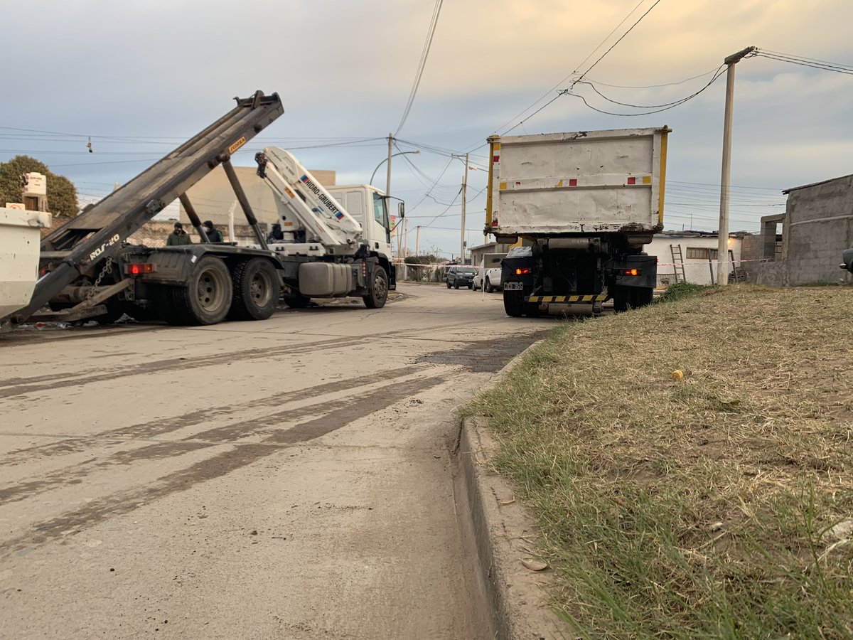 CordobaOyS's tweet photo. 🔹Desde temprano trabajamos en #GeneralSavio junto con el centro vecinal, la @CPCMuniCba y vecinos para recuperar un nuevo espacio de nuestra ciudad 🙌🏻❤️🌎
@MuniCba
#CuidemosNuestraCiudad https://t.co/Ii7KFAqVXD