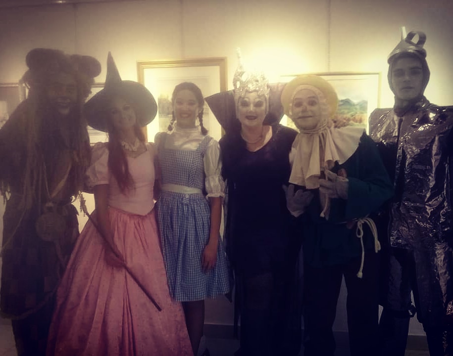 GeoBonacci's tweet image. Los artistas no estamos bien tampoco... Las organizaciones de artes escénicas de todo tipo ... coros, teatros, orquestas, compañías de danza están tratando de descubrir diariamente cómo seguir adelante y emplear a todos los que puedan en el campo. (Parte 1)