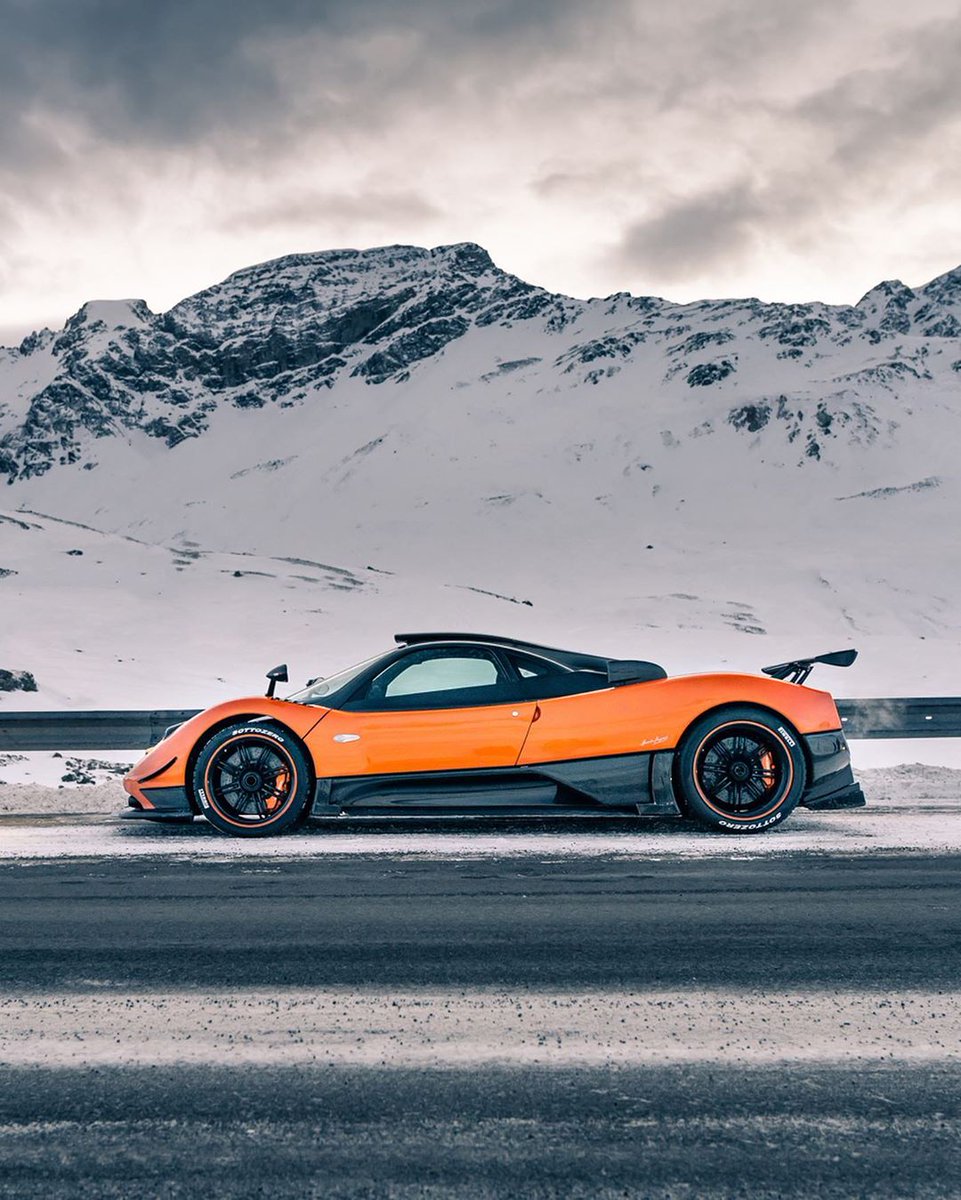 hypercar_lover1's tweet photo. Name this car https://t.co/NQ2thLxH9J