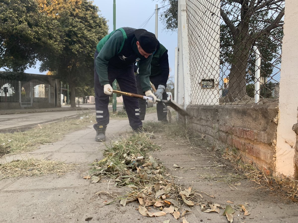 tori_flores's tweet photo. Cada vez más orgullosa del equipo y del trabajo que junto a vecinos, Centro Vecinal y @CPCMuniCba venimos realizando desde @CordobaOyS
Hoy recuperamos un nuevo espacio de nuestra ciudad en #GeneralSavio https://t.co/pi729iMKn3