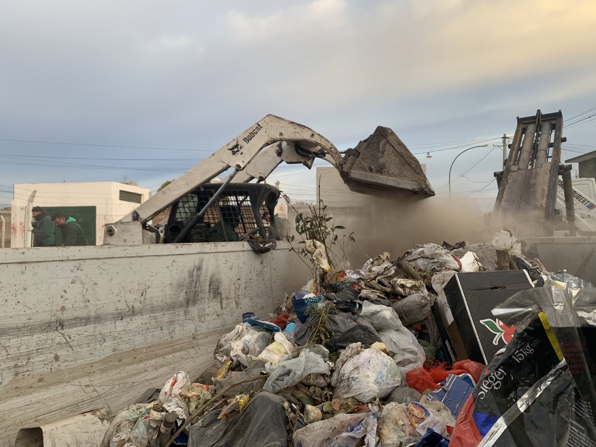 tori_flores's tweet photo. Cada vez más orgullosa del equipo y del trabajo que junto a vecinos, Centro Vecinal y @CPCMuniCba venimos realizando desde @CordobaOyS
Hoy recuperamos un nuevo espacio de nuestra ciudad en #GeneralSavio https://t.co/pi729iMKn3