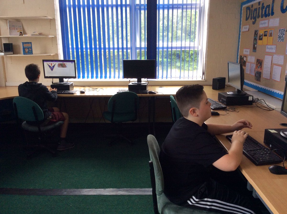Springwood_Prm's tweet image. #Springconwy busy creating their own website!