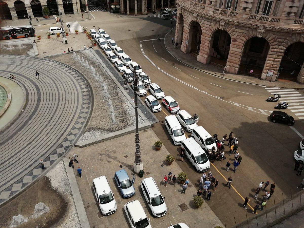 #trasporti #taxi incontro con il presidente <a href="/GiovanniToti/">Giovanni Toti</a> e assessore <a href="/IlariaCavo/">Ilaria Cavo</a> <a href="/RegLiguria/">Regione Liguria</a> per le problematiche del settore #NOICISIAMO <a href="/confartigianato/">Confartigianato</a>