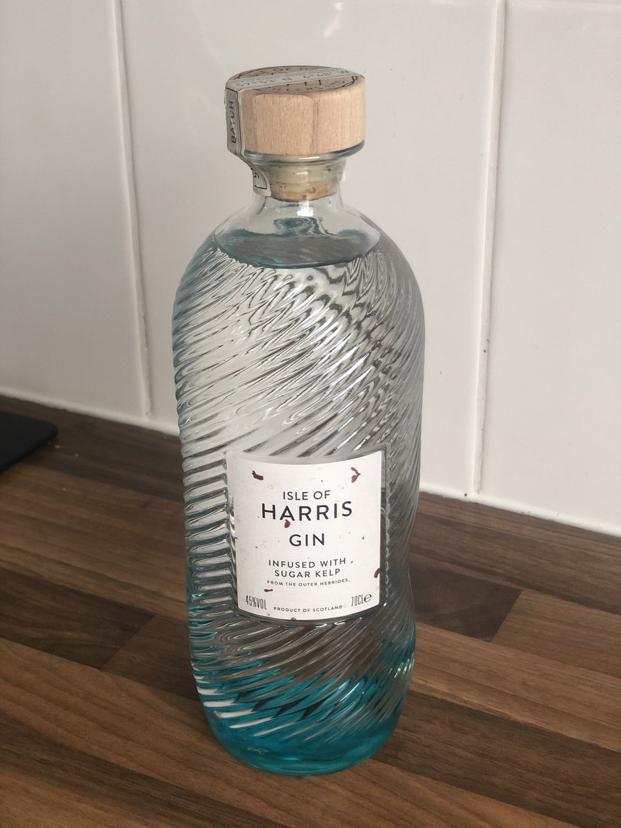 A lovely wee surprise just landed on my doorstep! Thanks so much @CharleneTait_SA you know me well... #harrisgin