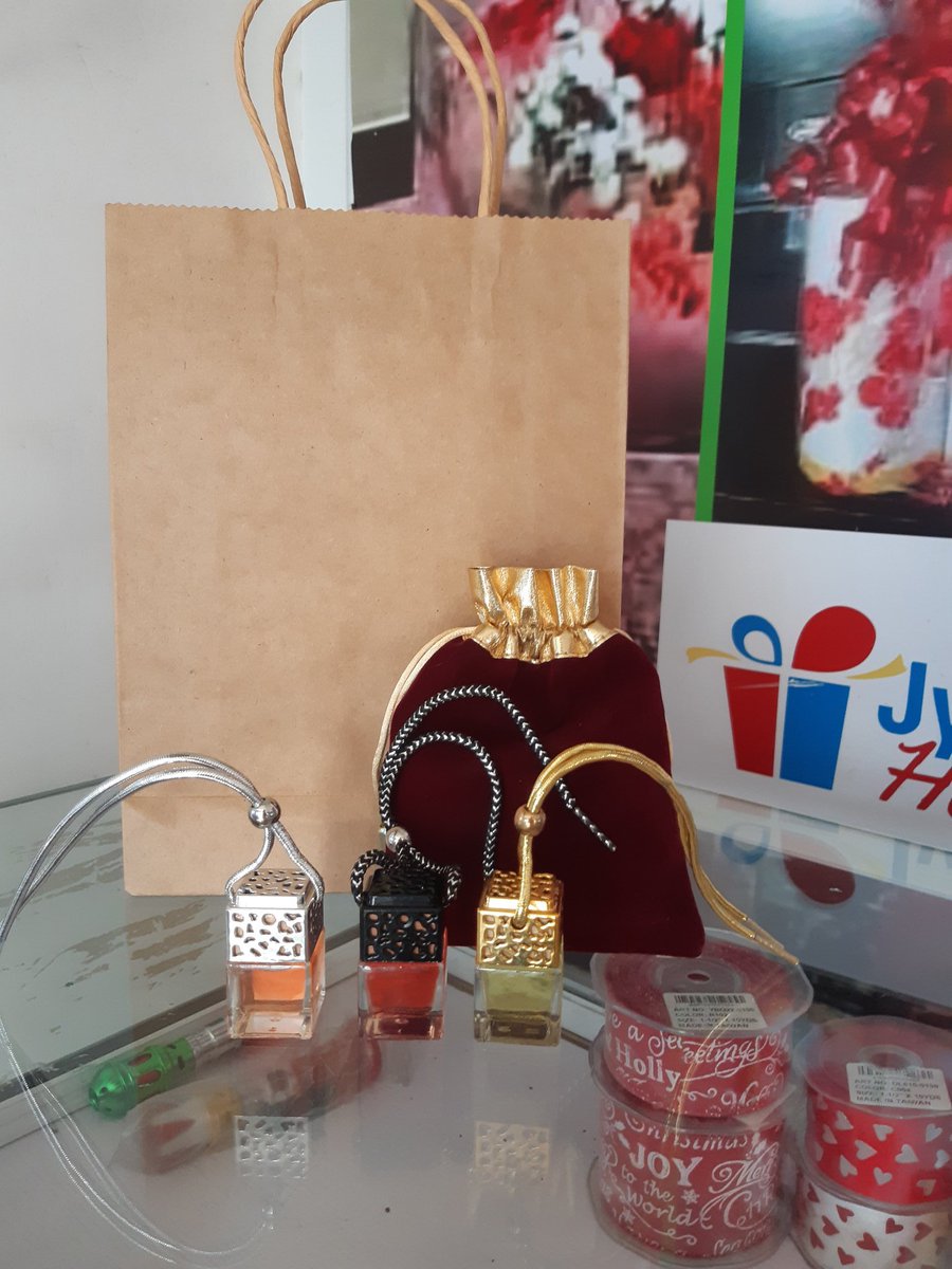 AdeolaAgboola6's tweet image. Ca4 diffusers ready for delivery - Order yours today they come in different fragrances - #xhotikchristi #cardiffusers #diffusers #makeyourridesmellfresh #jyrayshaven #gifts