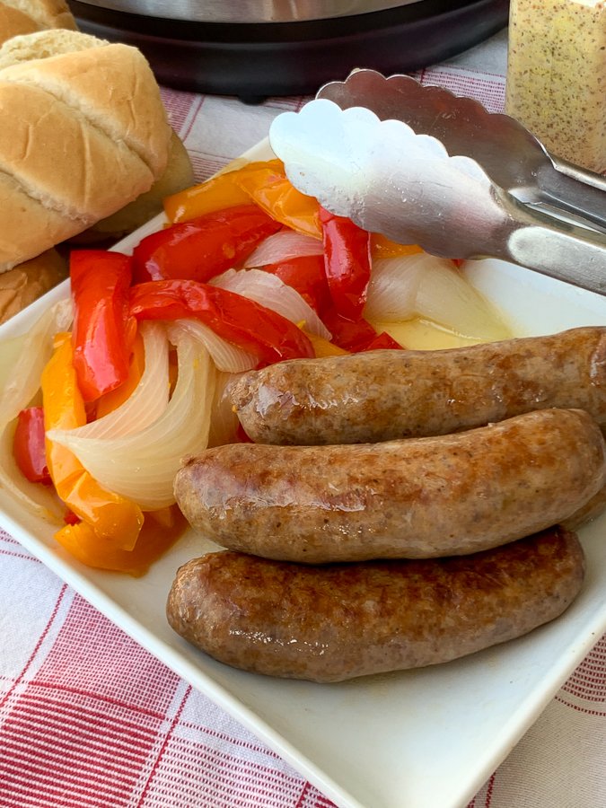 Instant Pot Sausage and Peppers served with onions, mustard and relish makes a super easy one pot meal that is ready in just 20 minutes!

RECIPE HERE: plowingthroughlife.com/instant-pot-sa… #Sponsored